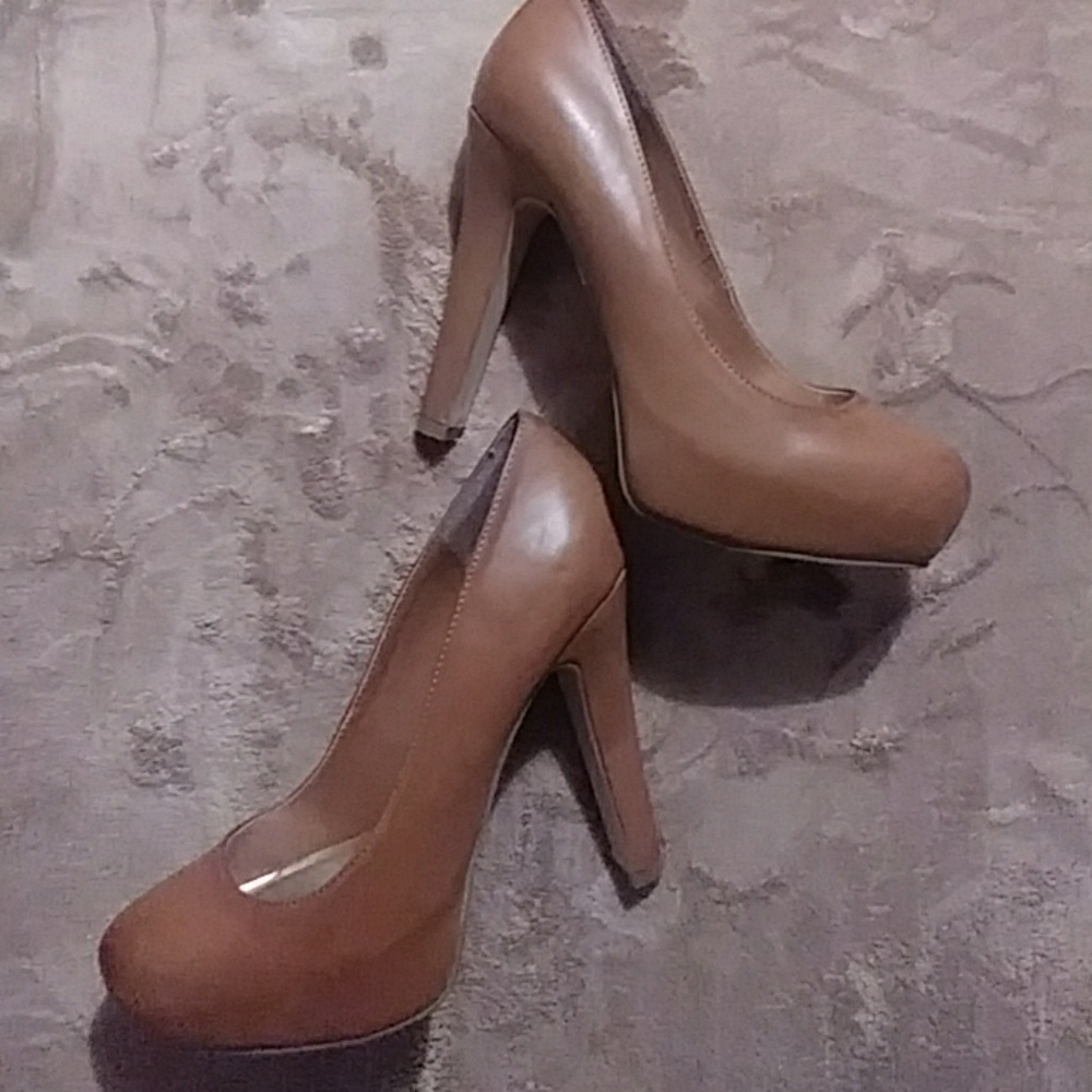 Tan platform heeled pumps
